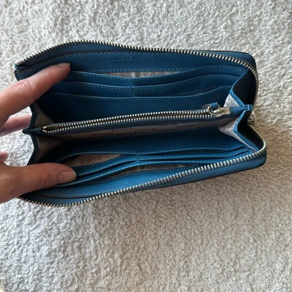 Michael Kors Wallet - Picture 3 of 6